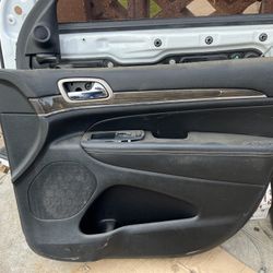 2011,2012,2013,2014,2015,2016,2017,2018,2019,2020 Jeep Grand Cherokee Front Passenger Side Door Parts