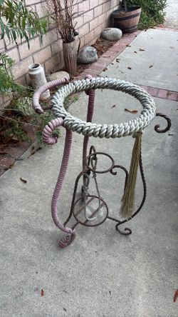 Italian Hollywood Regency style rot iron plant stand