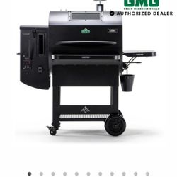 Green Mountain WIFI grill/smoker. Perfect Time For The Holidays. .