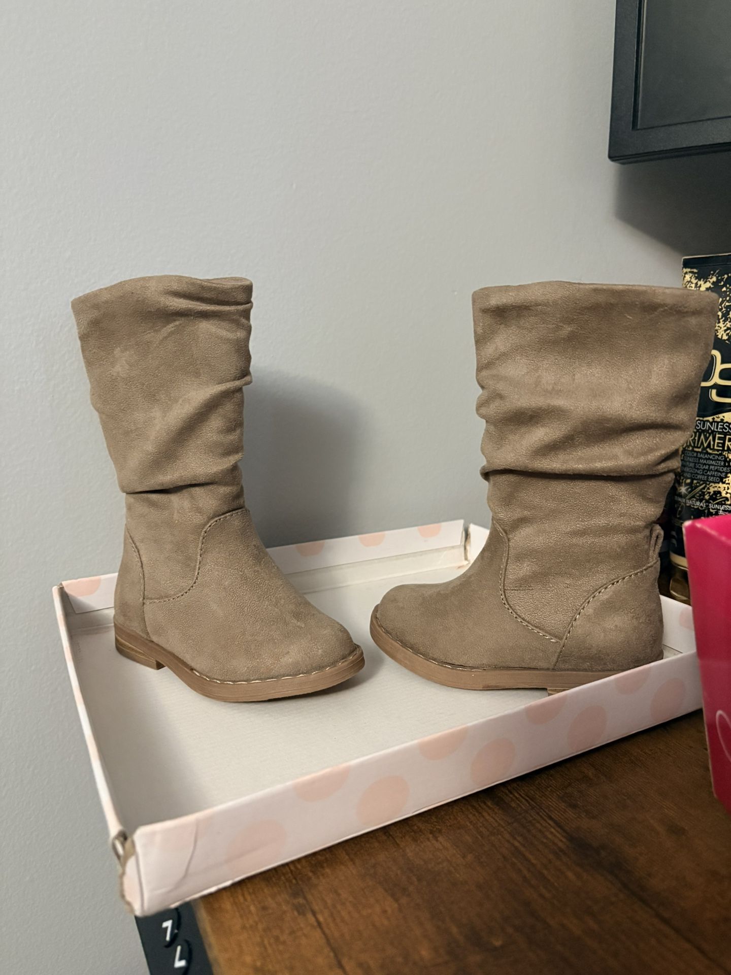 Cupcake Couture Toddler Size 5 Taupe Boots