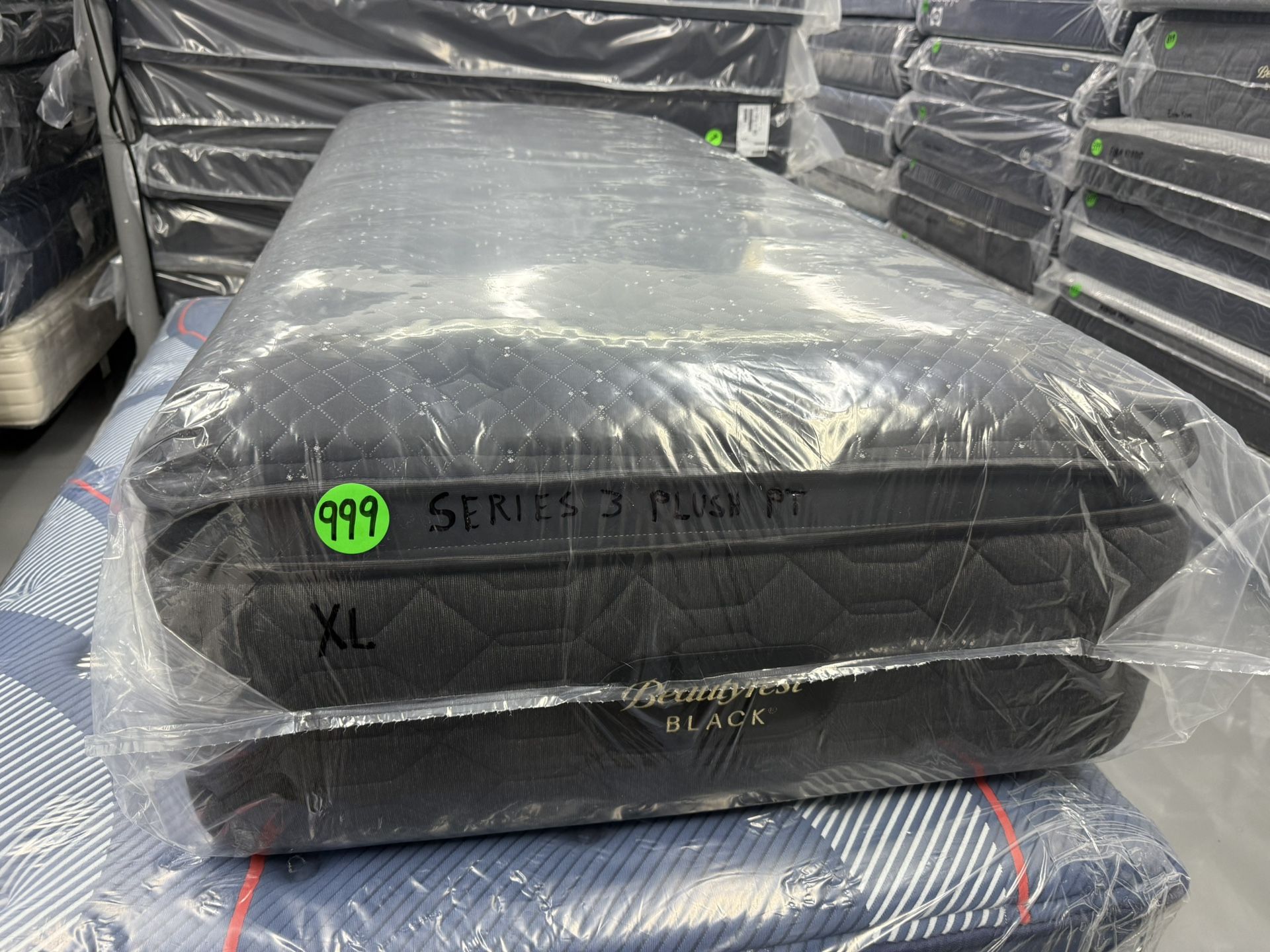TWIN XL SIMMONS BEAUTYREST BLACK SERIES 3 (PLUSH) PILLOW TOP MATTRESS & BOX SPRING BED SET