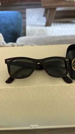 Ray-Ban Wayfarer Sunglasses Tortoise