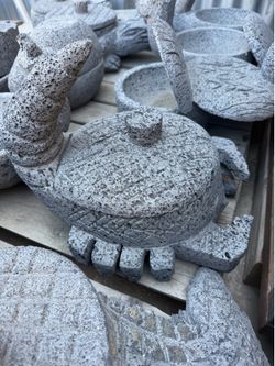 Molcajete con figura de alacrán! Scorpion mortar with pestle!