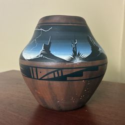 Navajo American Southwest Art Pottery Vase Signed by Artist 5.5" Tall