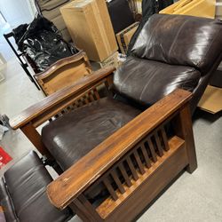 Wood And (P)Leather Recliner