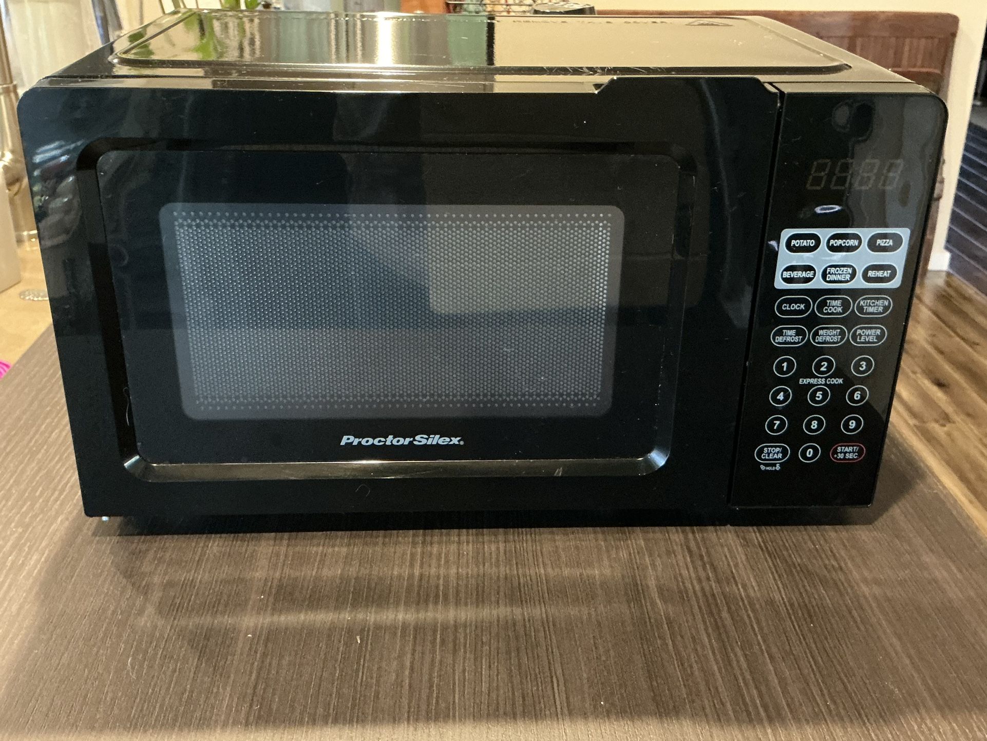 Proctor Silex 0.7 Cu ft Black Digital Microwave Oven