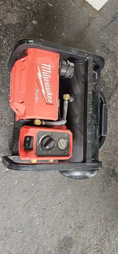Milwaukee M18 Compressor