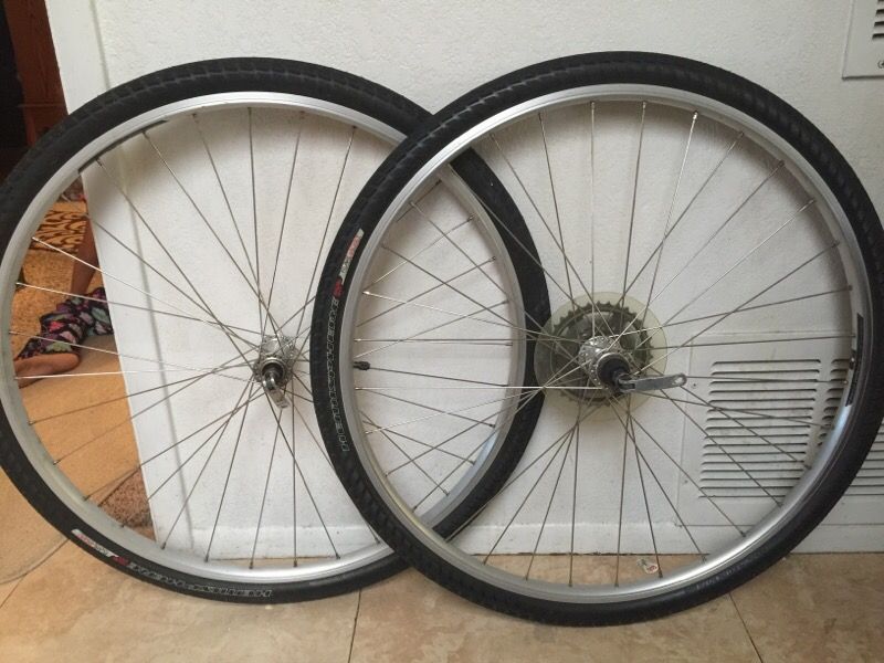 (2) 26 in jalco svx 200 rims with hemisphere flak jacket tires