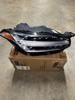 2021-24 Volvo XC90 Right Headlight Bare
