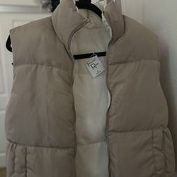 Faded Rose Puffer Vest in Tan