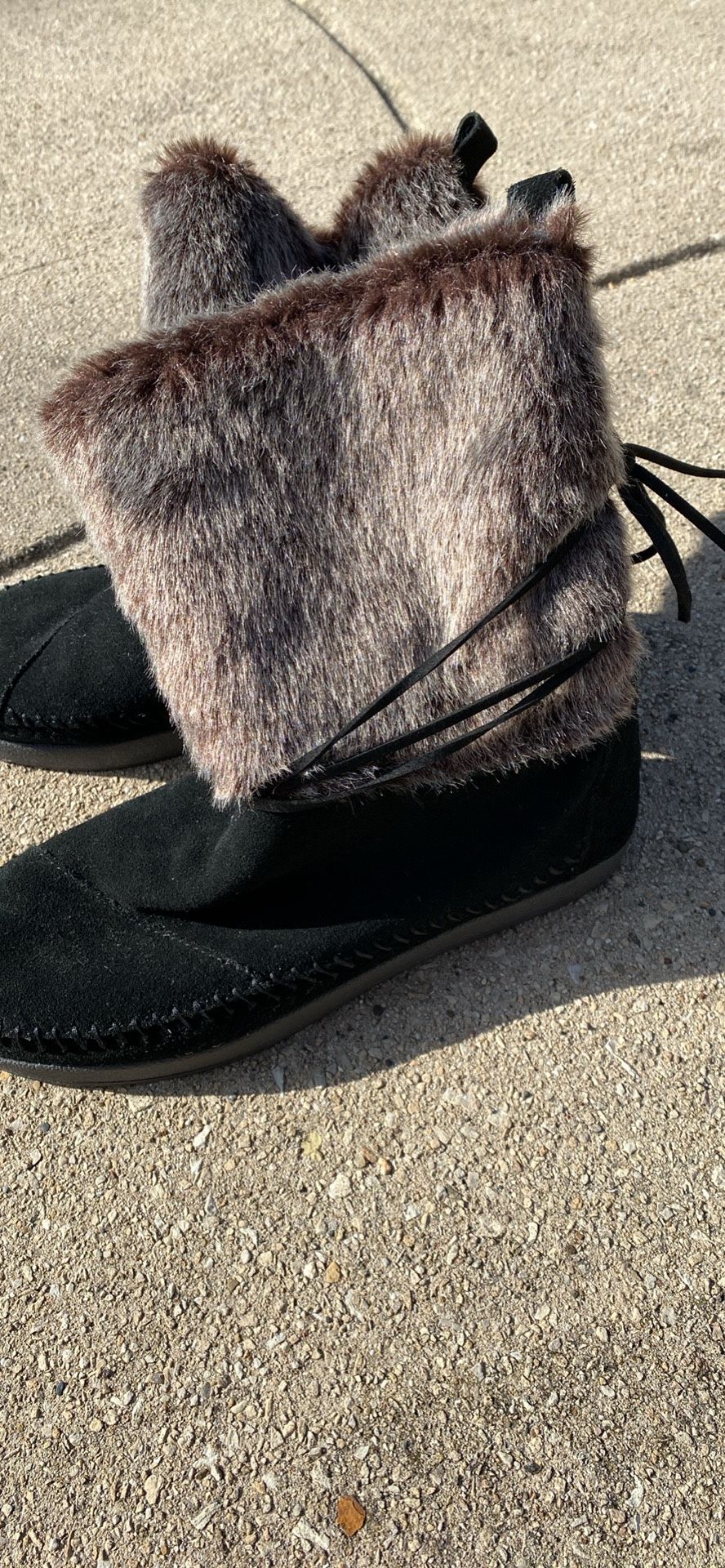 TOMS Women’s Suede Boots with Faux Fur - Sz 8.5