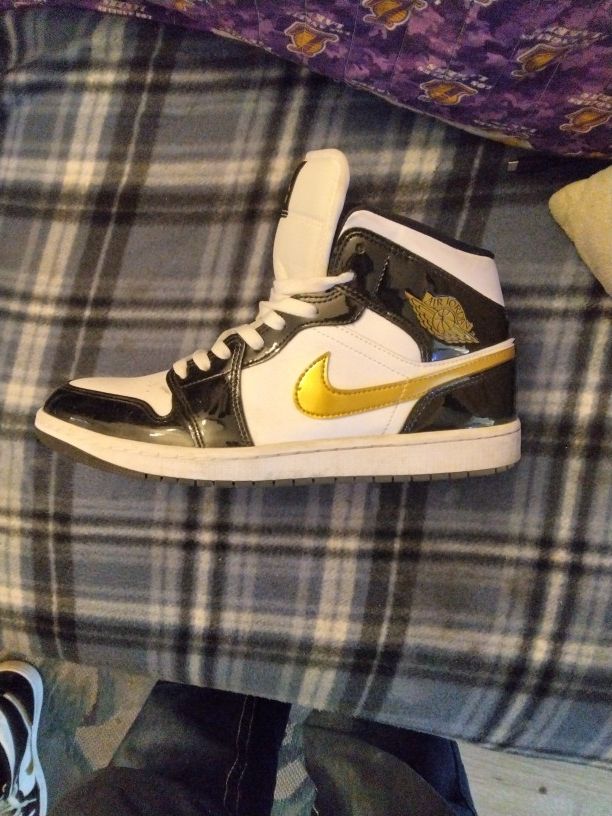 Like New Jordan One's Black And Gold