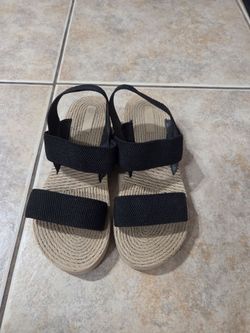 Womens sandals sz 8/8.5