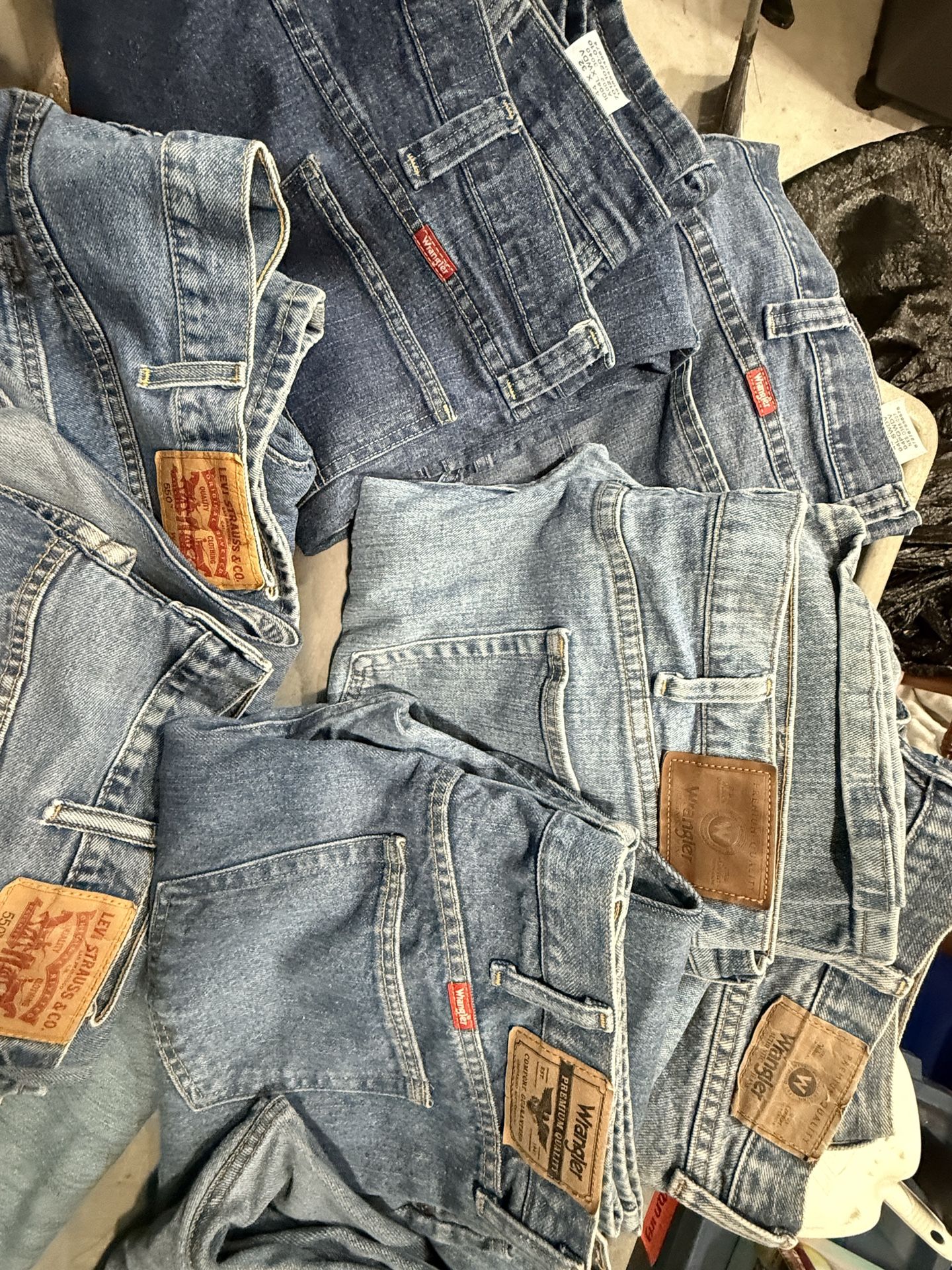 BIG MENS Jeans! 11 Pair! Levi’s, Wrangler, Carhart! 