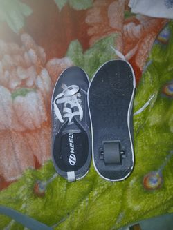 Roller shoes