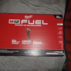 Milwaukee M12 Fuel 3/8" Stubby Impact Wrench Kit. 