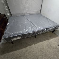 Serta Box Spring New 