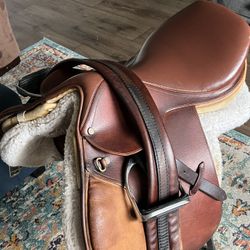 17" Close Contact English Jumping Saddle & Misc Tack
