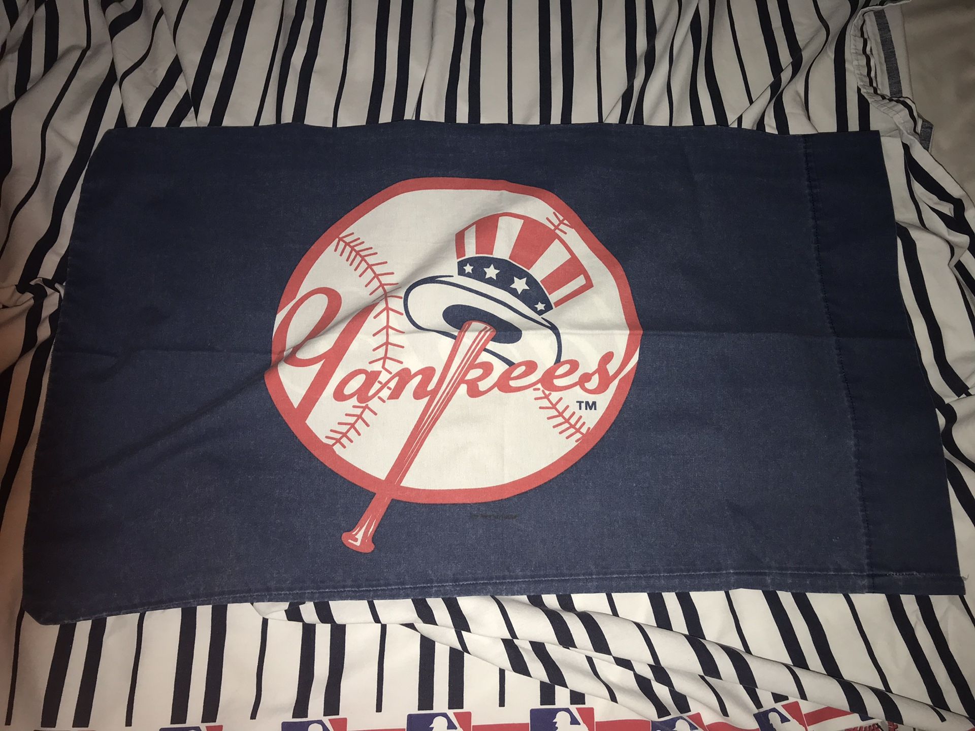 2 Dan River Inc. 2000 New York Yankees twin flat bed sheets And Pillow