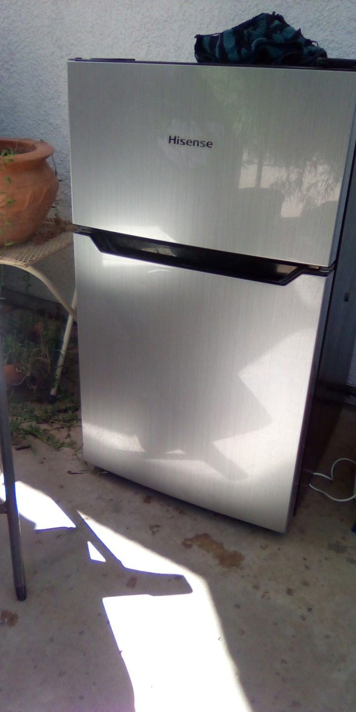 Hisense Mini Fridge