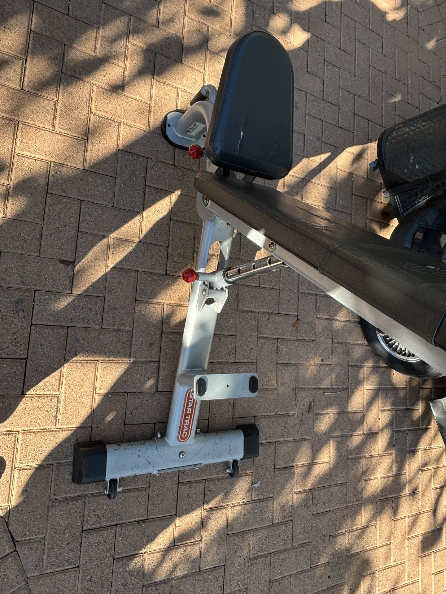 Star Trac Adjustable Weight Bench
