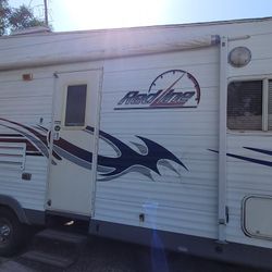 23ft- 2007 Fleetwood Redliner 230FS - TRAILA 