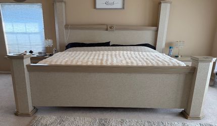 King Bed W/ Dressers! Delivery Available!