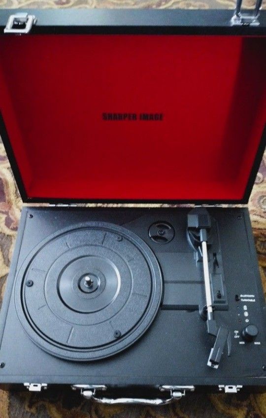 SHARPER IMAGE THREE-SPEED PORTABLE TURNTABLE SBT4000