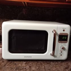 DAEWOO Retro Microwave LIKE NEW & SUPER CLEAN IN & OUT