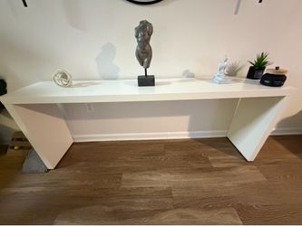 ENTRANCE TABLE I NEED TO SELL QUICKLY WITHOUT ACCESSORIES