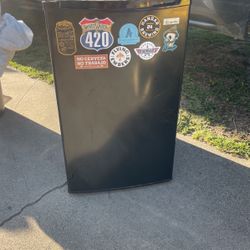 Magic Chef Mini Cooler 