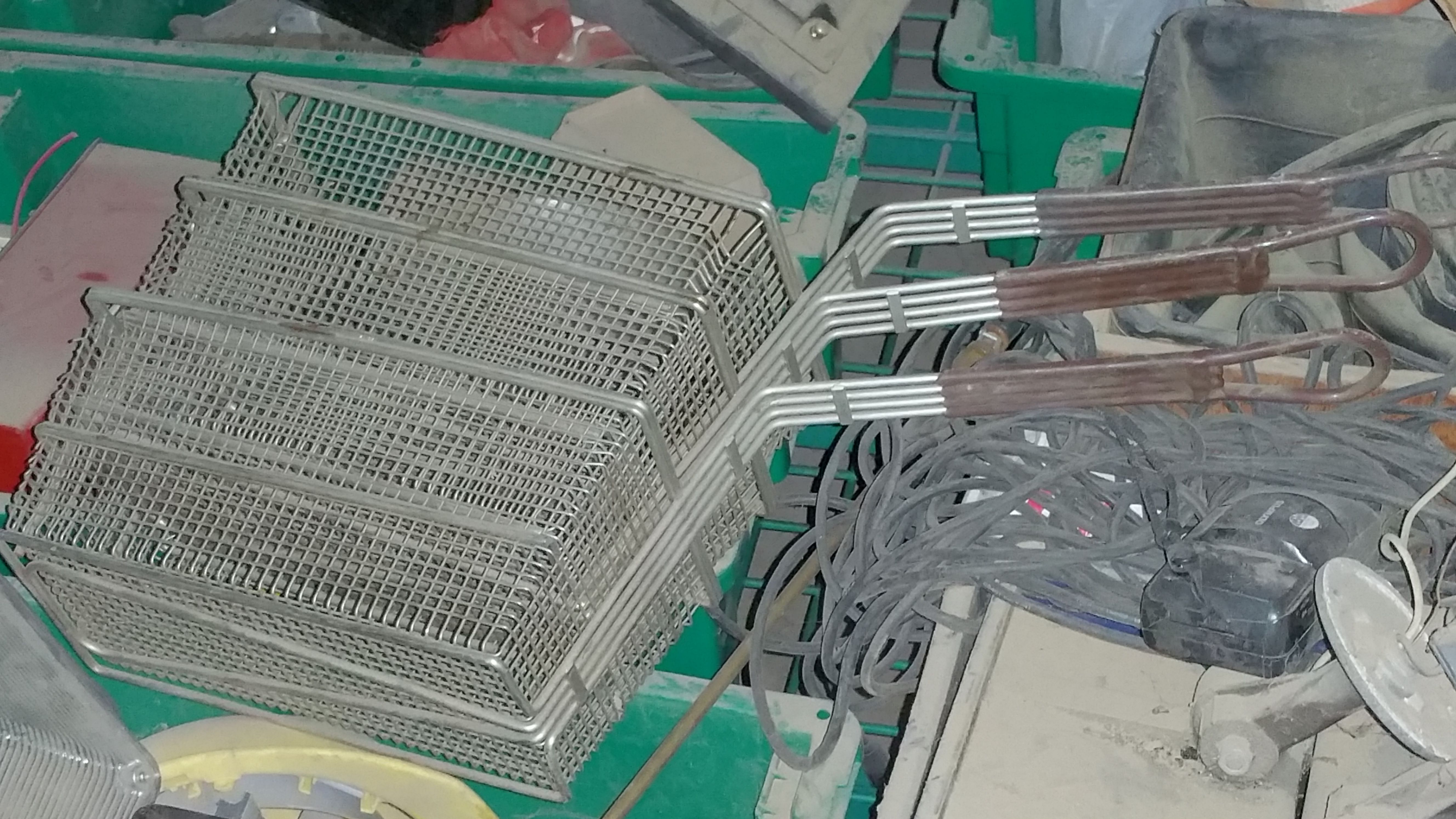 COMERCIAL GRADE DEEP FRYER BASKETS(3)