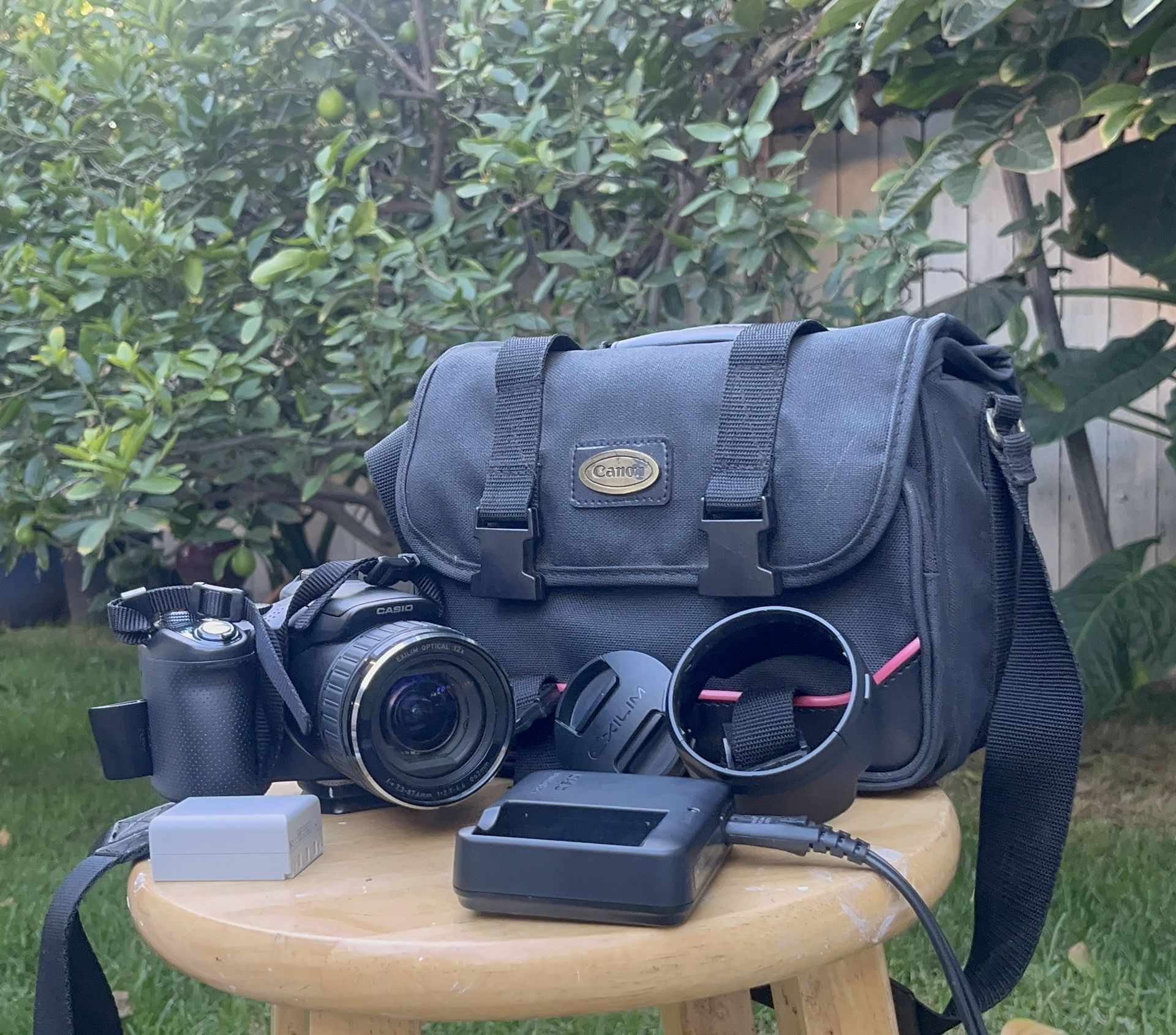 📸 Casio EXILIM Camera + Canon Carry Bag — $159.99 (Steal Deal)