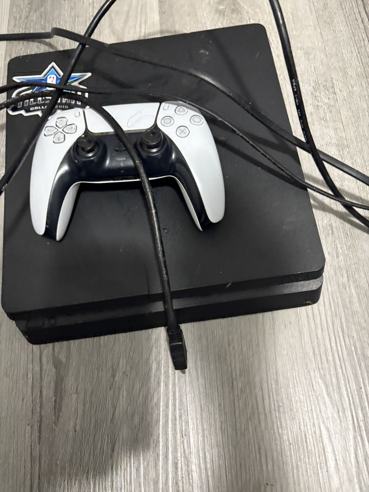 PlayStation 4 Slim , PlayStation 5 Controller