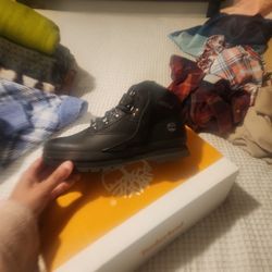 BOYS BLACK TIMBERLAND-size 6.5