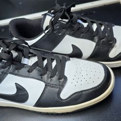 Nike Panda Dunks 