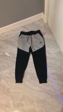 NIKE TECH SWEATS