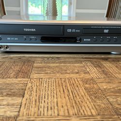 Toshiba, DVD, video player and video cassette recorder combo