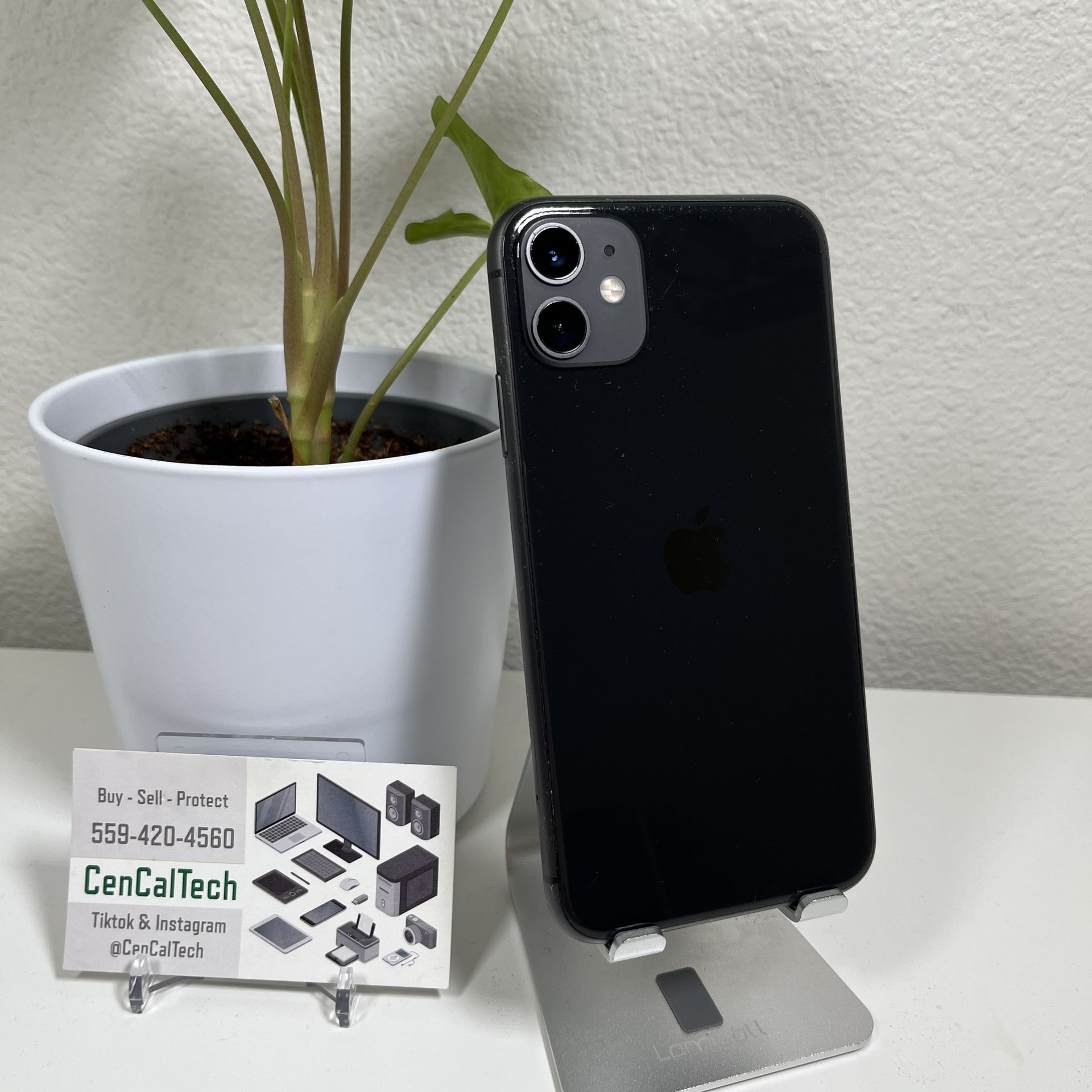 iPhone 11 128gb At&t and Cricket Carrier 87% 🔋 Health In Good Condition