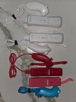 4 Nintendo Wii U Controllers And Nunchucks