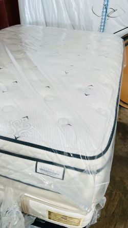 Queen Pillowtop mattress set