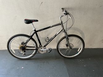BICYCLE GIANT 21 SPEED SIZE 26 BRAND NEW
