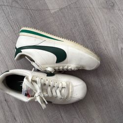 Green Nike Cortez Woman’s 5.5