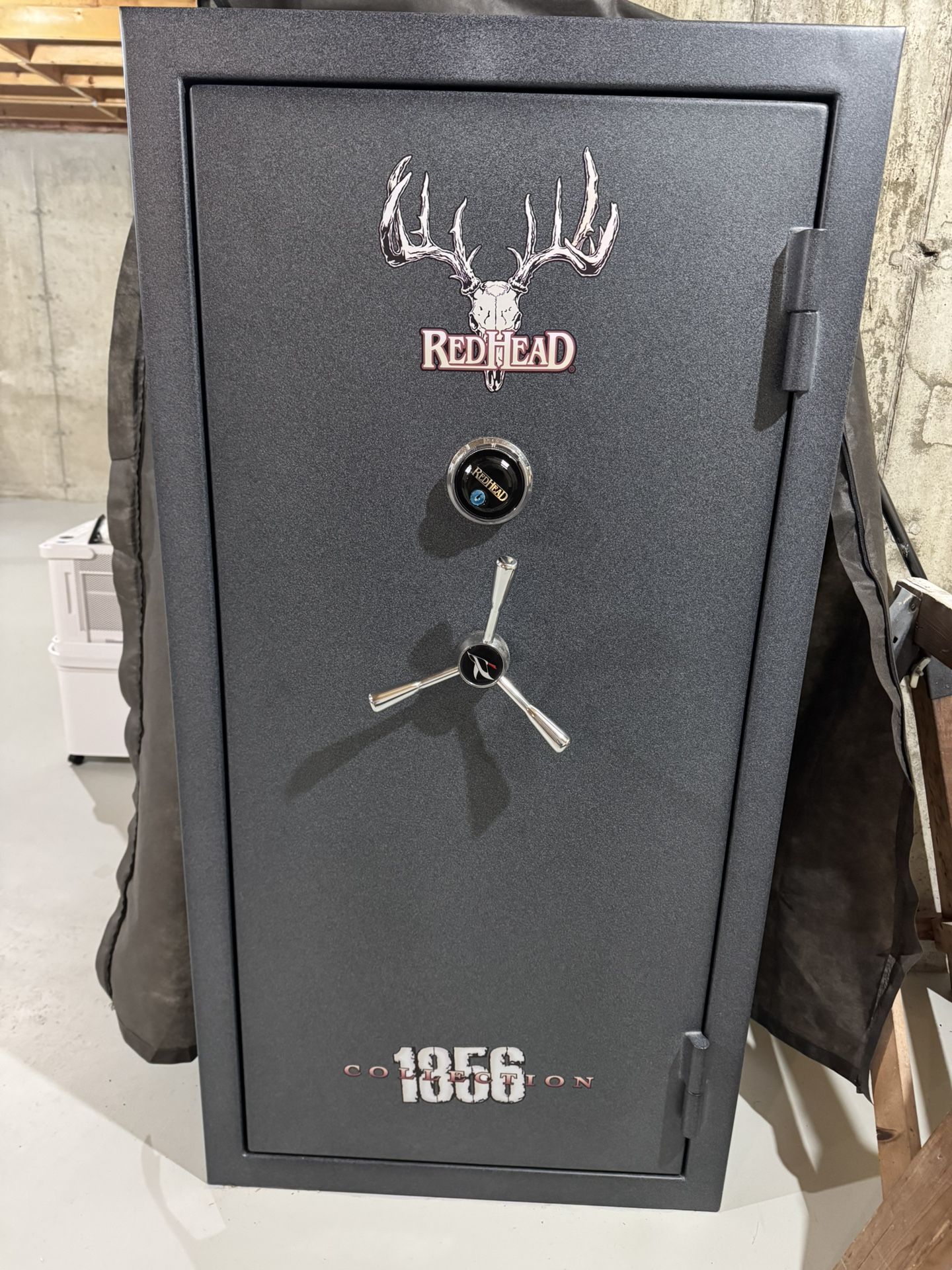 Redhead 1856 Collection Gun Safe – Used, Good Condition