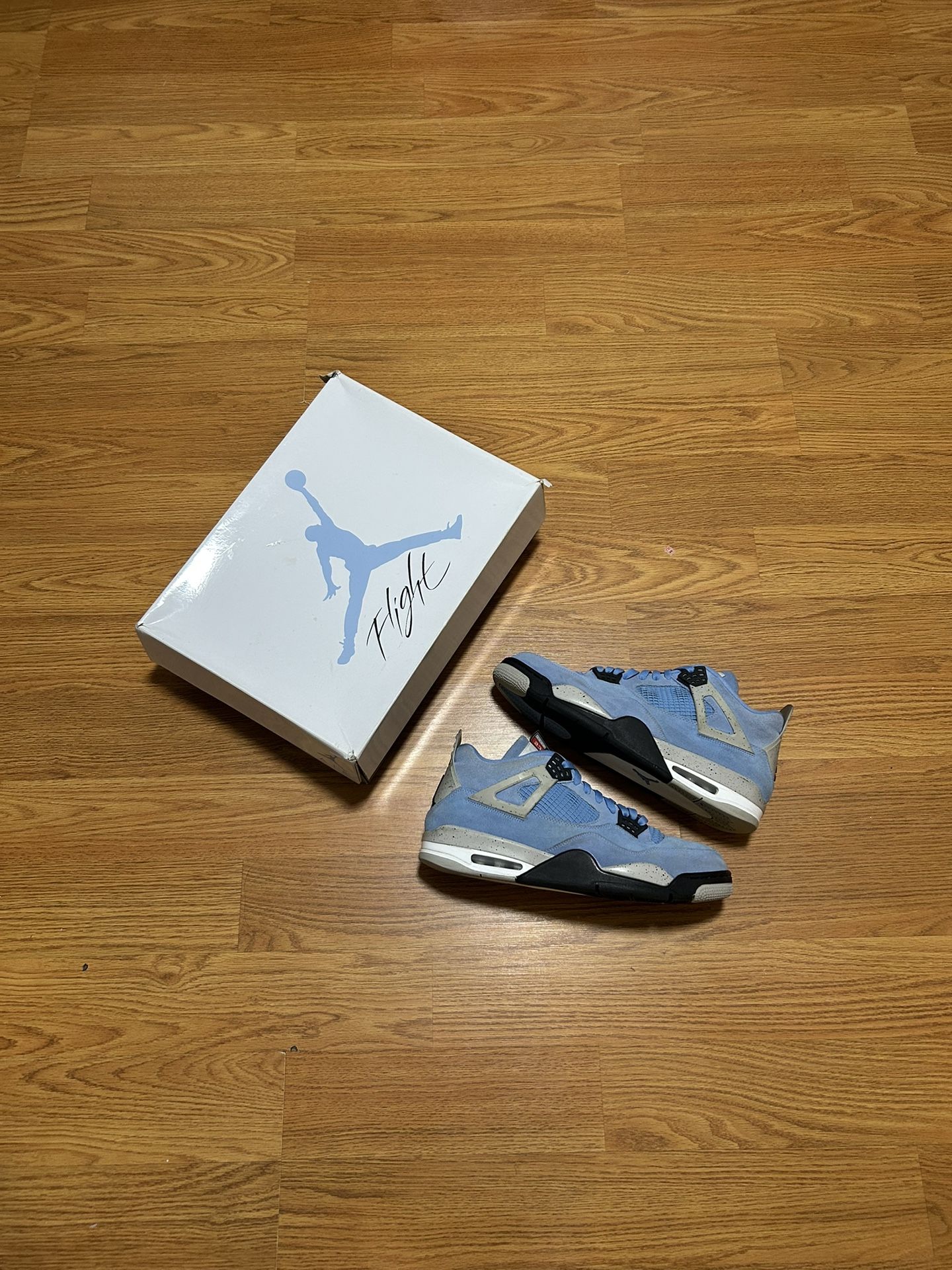 Jordan 4 University Blue