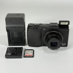 Ricoh GR Digital III Black 10MP Digital Camera with 32GB Memory & Charger