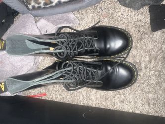 Women’s Dr. Martins Size 9