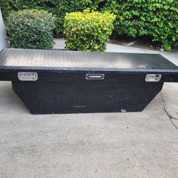Full-size Truck Bed Tool Box - WITH KEYS