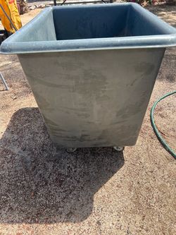 Trash bin