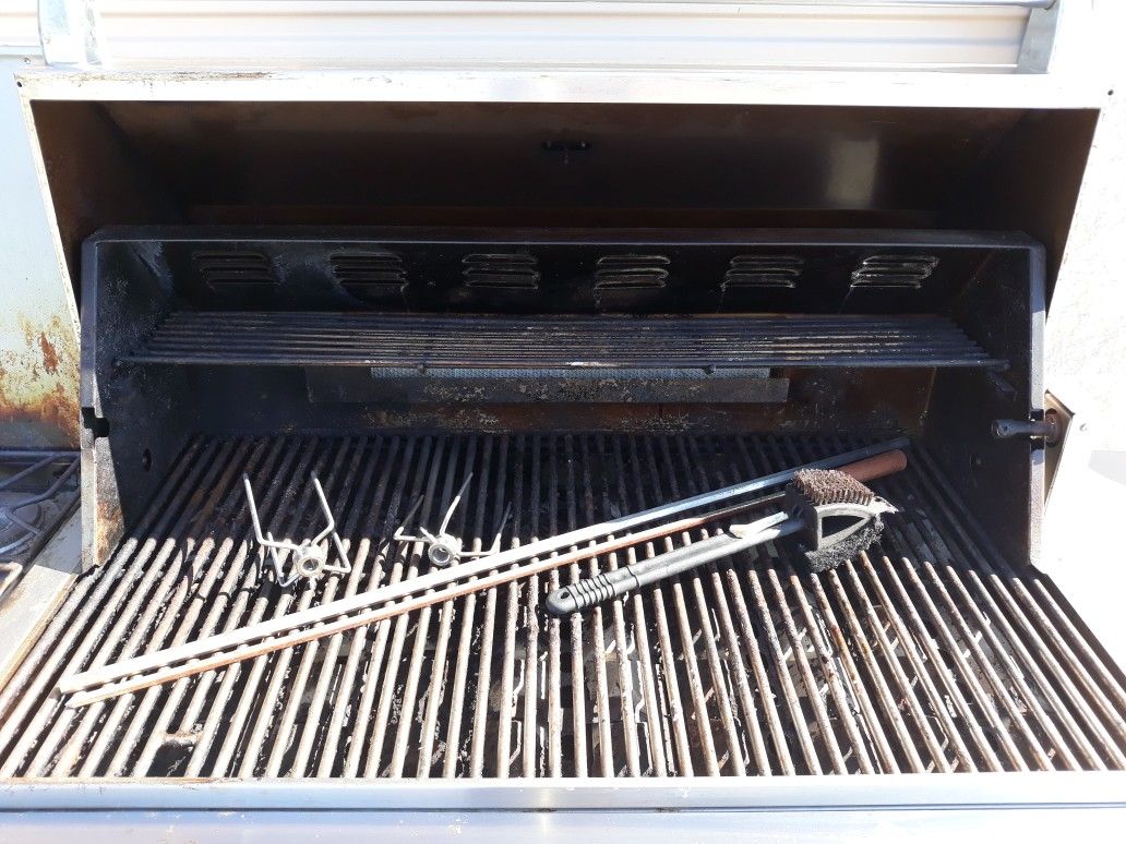 Kirkland Grand Classic Stainless Steel Gas Grill Model 7200039LP